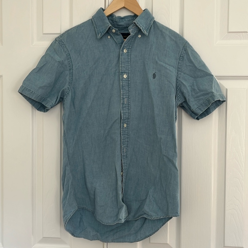 Men’s Ralph Lauren light blue denim short sleeved shirt. Size M